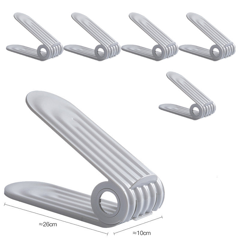 Adjustable Shoe Cabinet Capable Of Saving Room Space